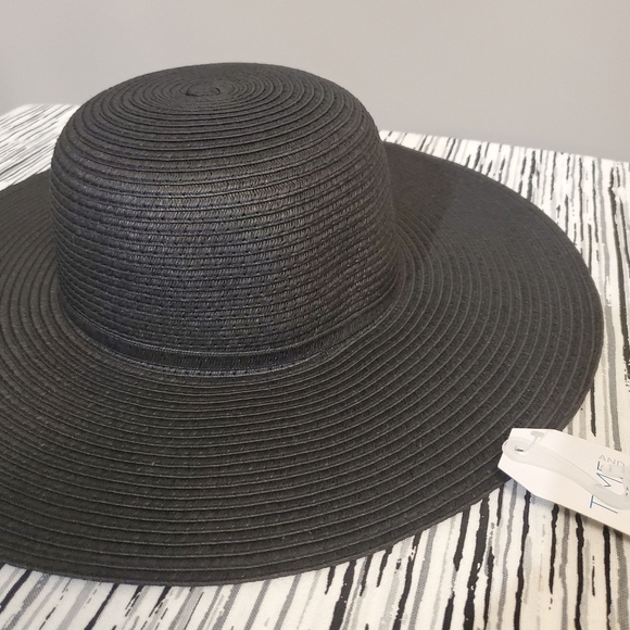 Women's Straw Black and Tan Hats Set of 2 - Picture 6 of 10